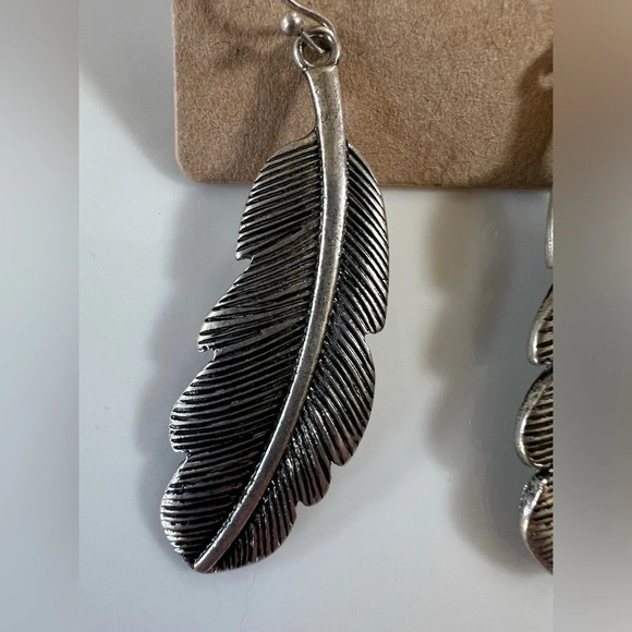 NEW Atipi Feather Earrings Silver Tone - Picture 2 of 6